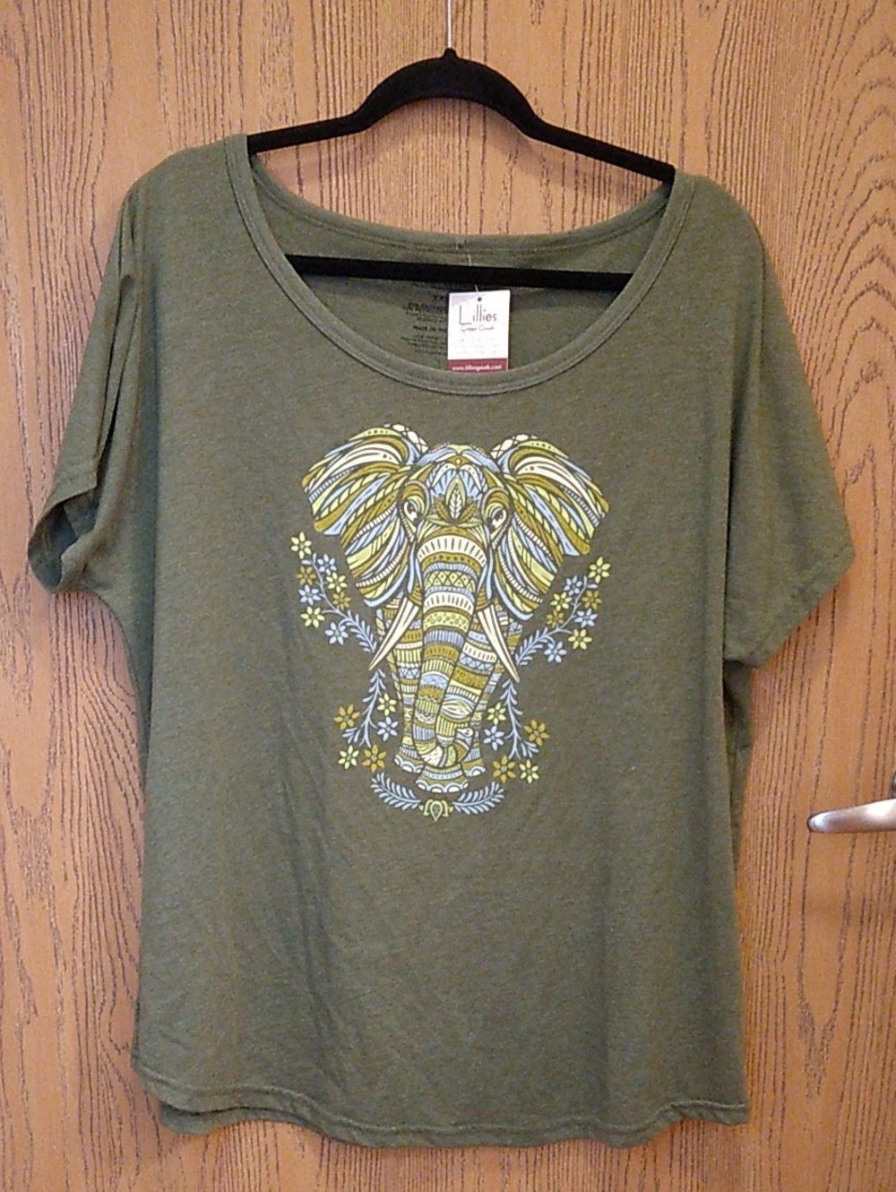 Soul Flower Olive Green Elephant Graphic Scoop Neck Short SleeveTee